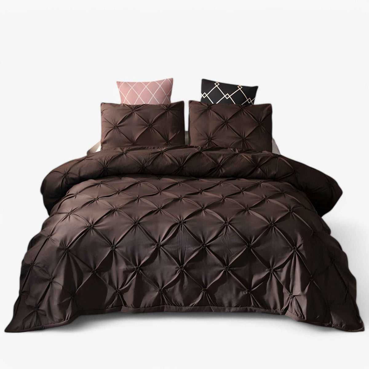 house & garden : Duvet Cover and Pillowcase Set - Premium Quality, Fast Shipping in Coffee van Vandaliamo
