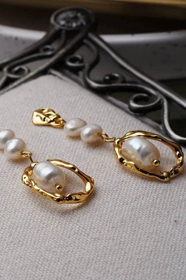Jewelry > Earrings > Pearl Earrings > Gold Pearl Earrings : Ara Mismatch Earrings in van Vandaliamo