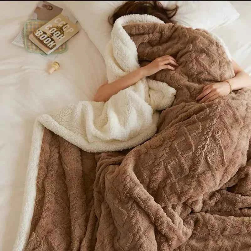 blanket : Thick Lambswool Winter Blanket - Ultra Warm Throw in Dark Brown van Vandaliamo