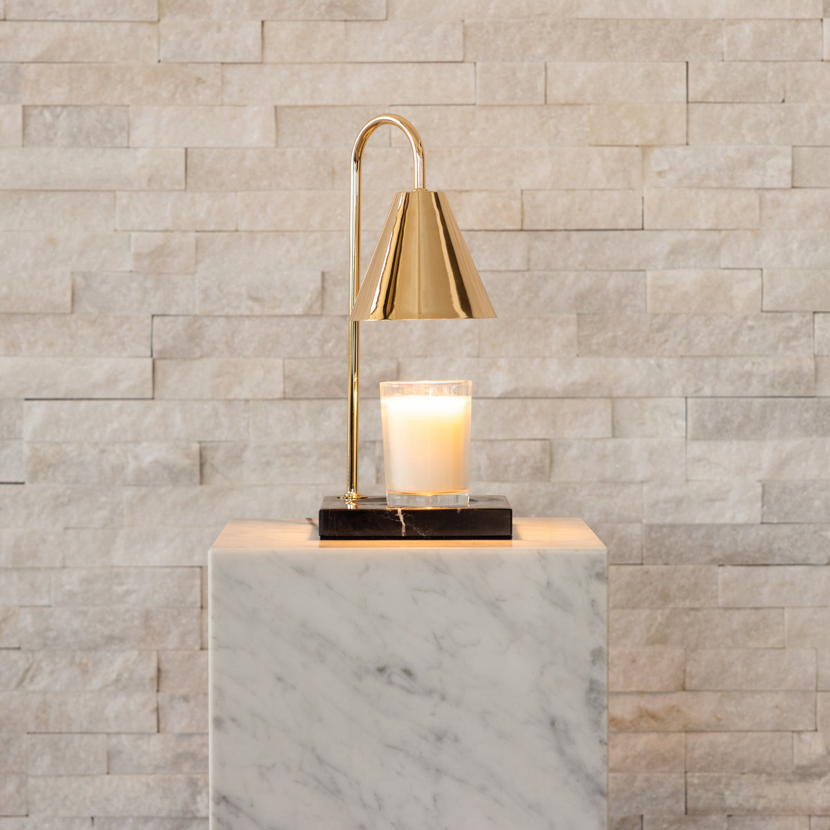 Winter Gadgets : Marble Candle Warmer Lamp - Flameless Wax Melt Lamp with Timer in Gold - Black Marble van Vandaliamo