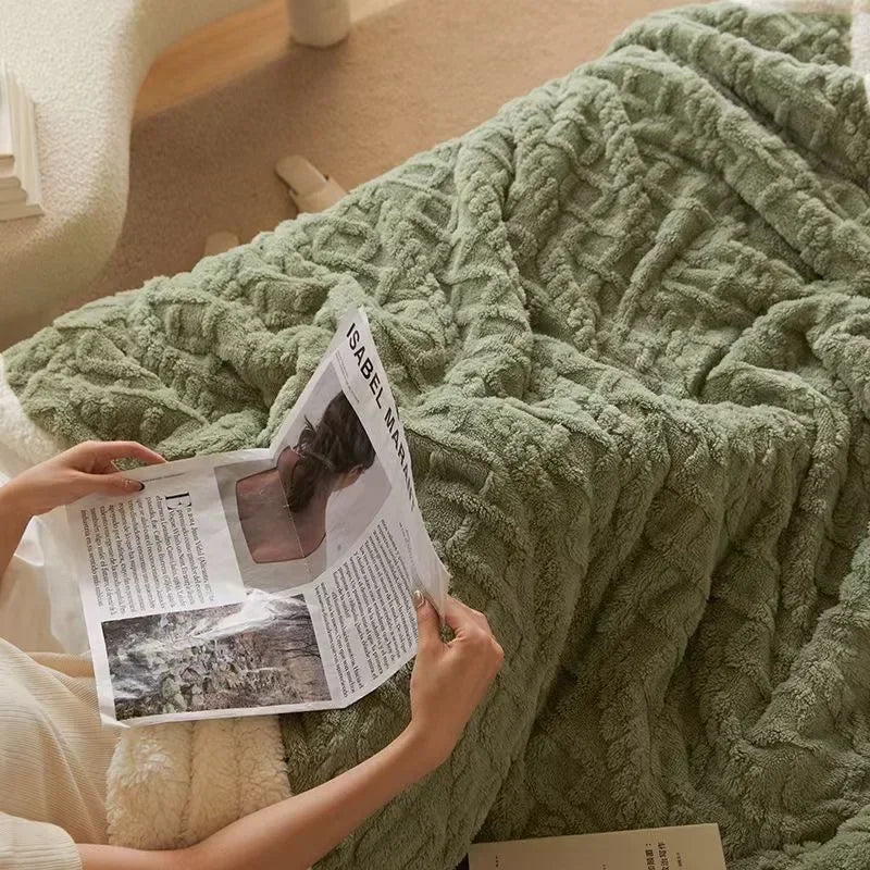 Home Decor : Thick Lambswool Winter Blanket - Ultra Warm Throw in Green van Vandaliamo