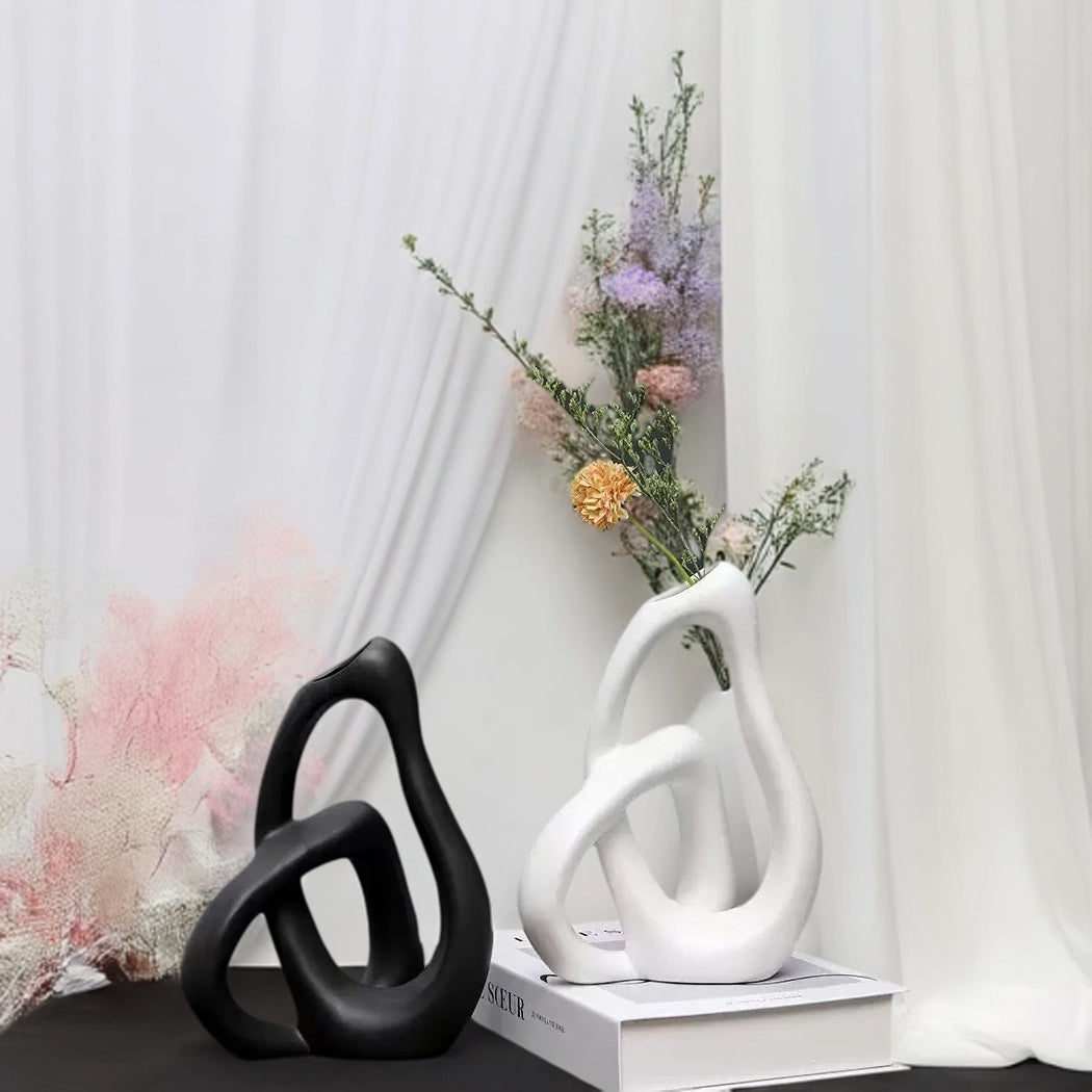 Home Decor : Timeless Ceramic Vase - Minimalist Home Decor in van Vandaliamo