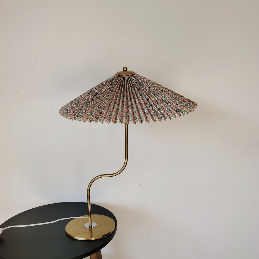 Home Decor : Retro Pleated Shade Table Lamp - Decorative Accent Light in Floral van Vandaliamo