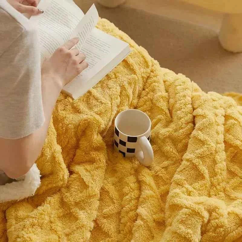 blanket : Thick Lambswool Winter Blanket - Ultra Warm Throw in Yellow van Vandaliamo