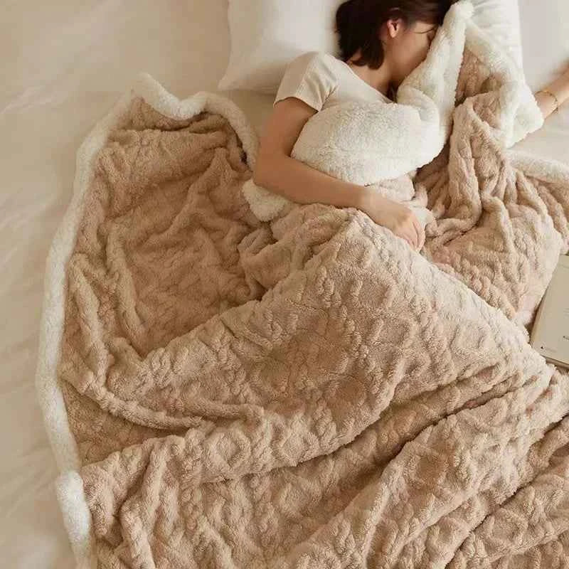 blanket : Thick Lambswool Winter Blanket - Ultra Warm Throw in Beige van Vandaliamo