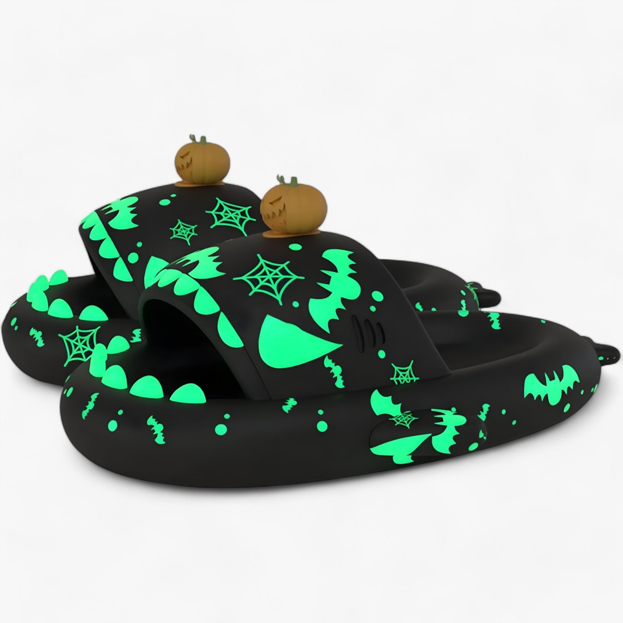Slippers : Chaussons Requin Phosphorescents - Sandales Amusantes Et Douillettes Pour La Nuit D'Halloween - Helder Zwart in Helder zwart van Pantino