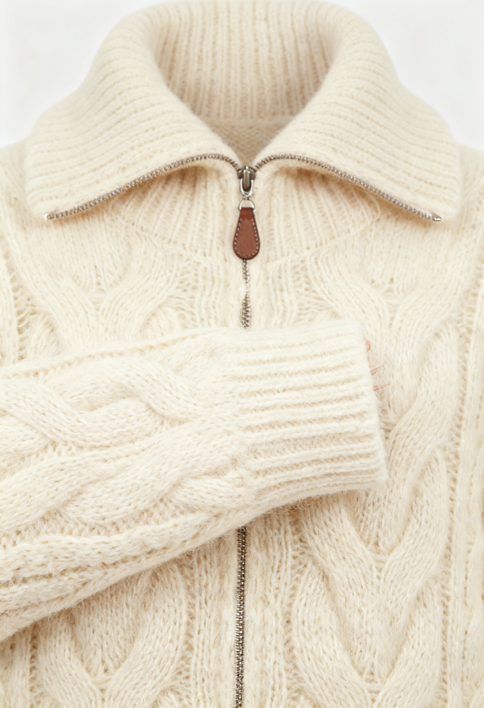 Cardigan : Women's Beige Cardigan with Zipper in van Vanda Liamo