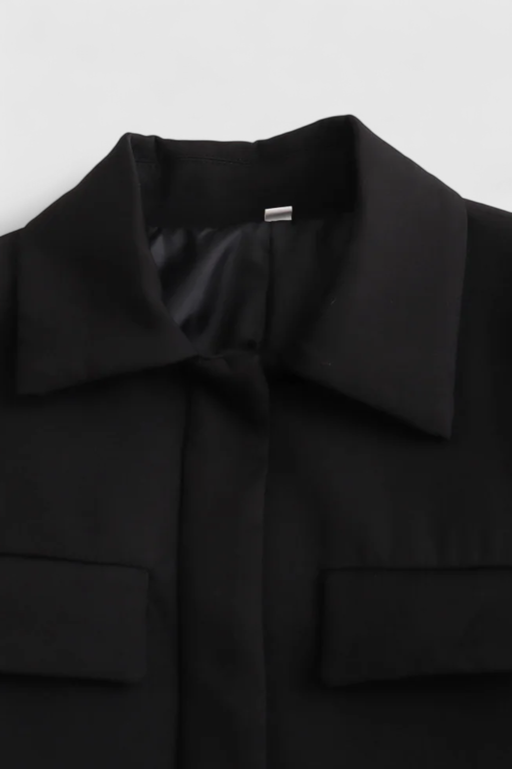 Jacket : Women's Black Cropped Denim Jacket with Button Front - Classic Style in van Vanda Liamo