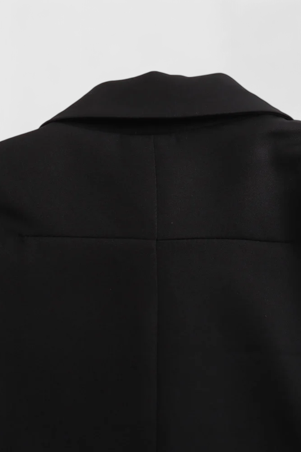Jacket : Women's Black Cropped Denim Jacket with Button Front - Classic Style in van Vanda Liamo