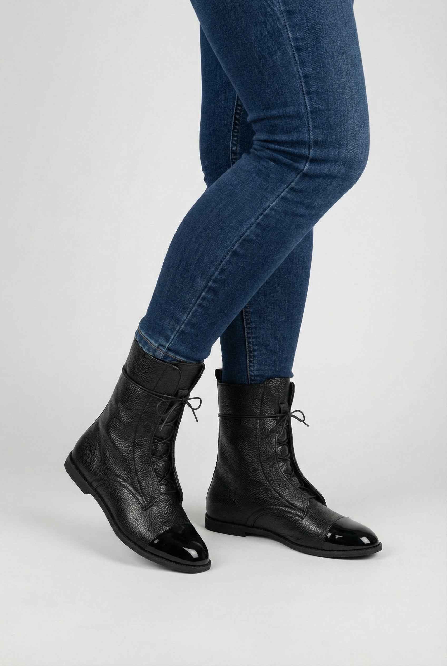 Boots : Women's Black Leather Lace-Up Ankle Boots - Comfortable & Stylish in van Vanda Liamo