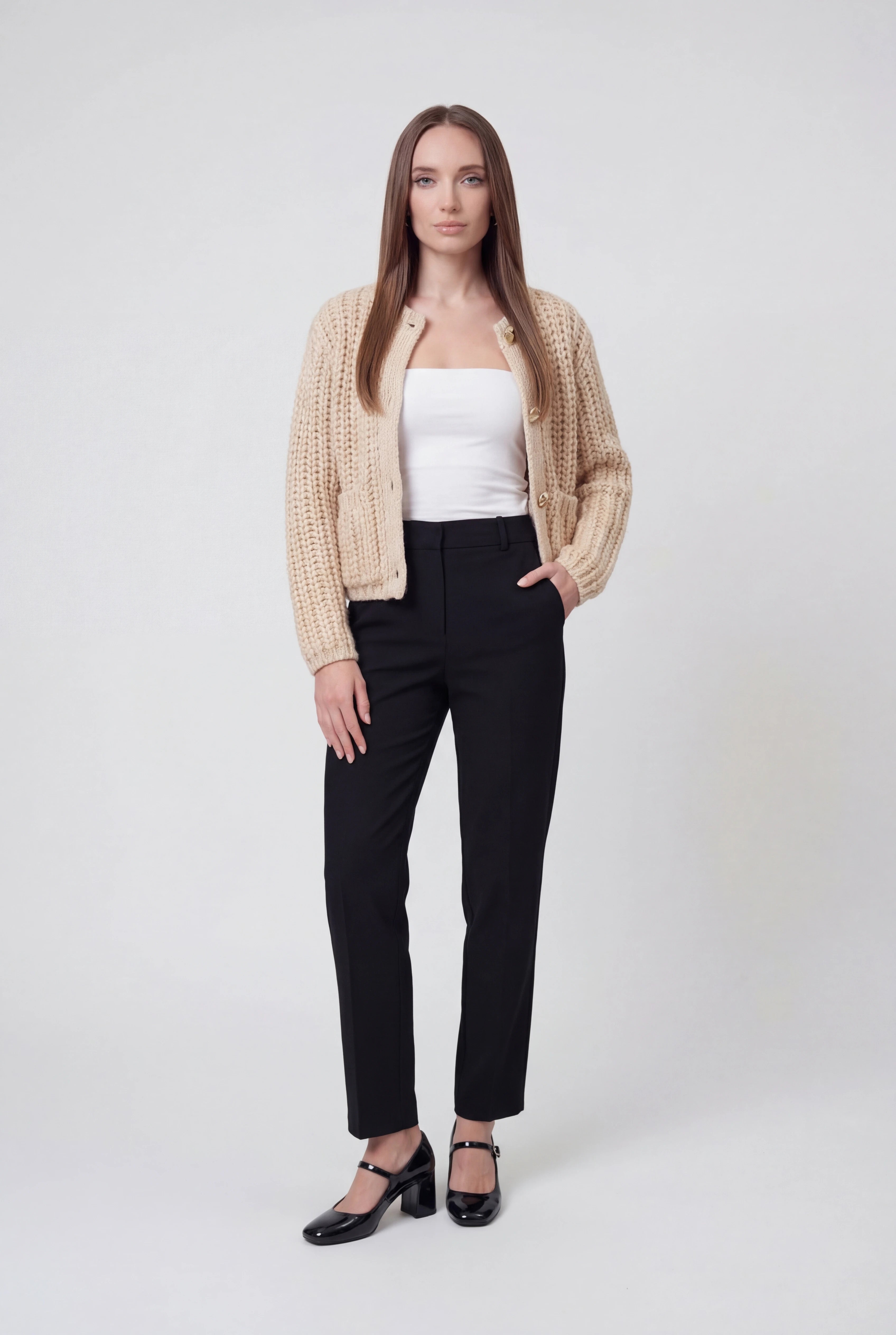 Cardigan : Women's Beige Knit Cardigan in van Vanda Liamo