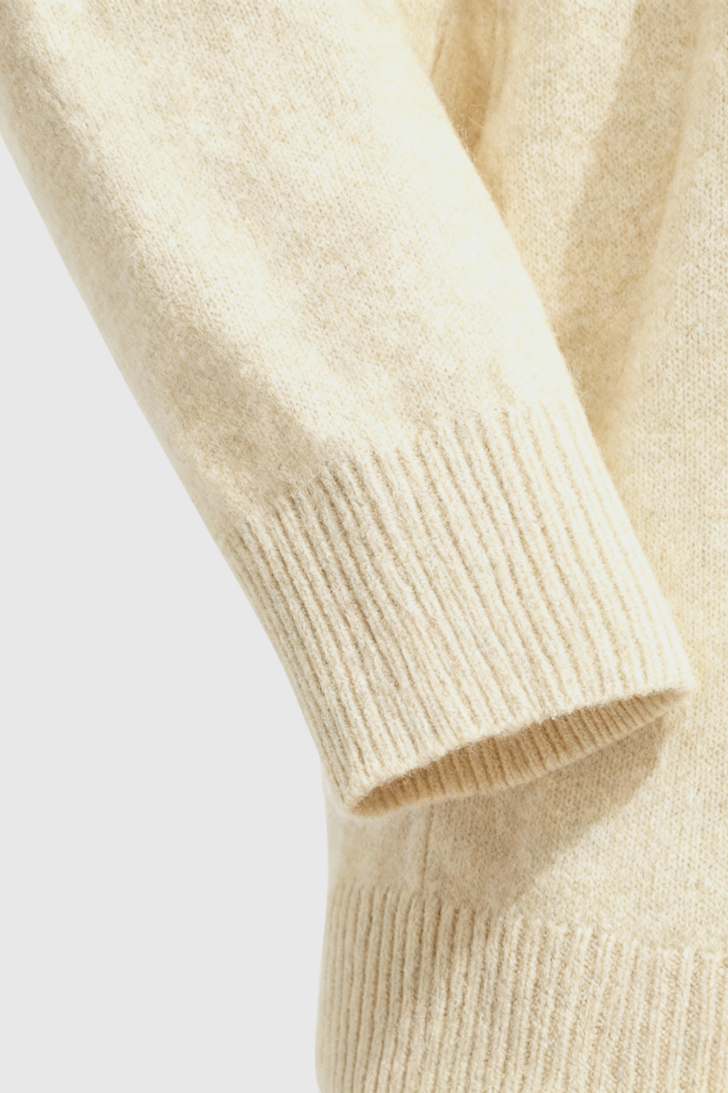 Sweater : Women's Beige V-Neck Sweater in van Vanda Liamo