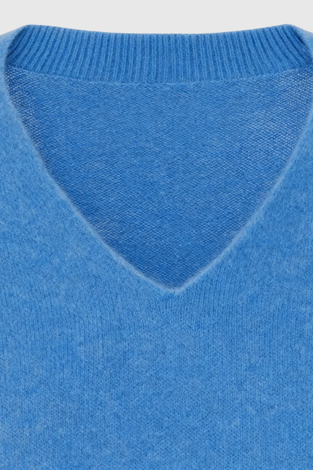 Sweater : Women's Blue V-Neck Sweater in van Vanda Liamo
