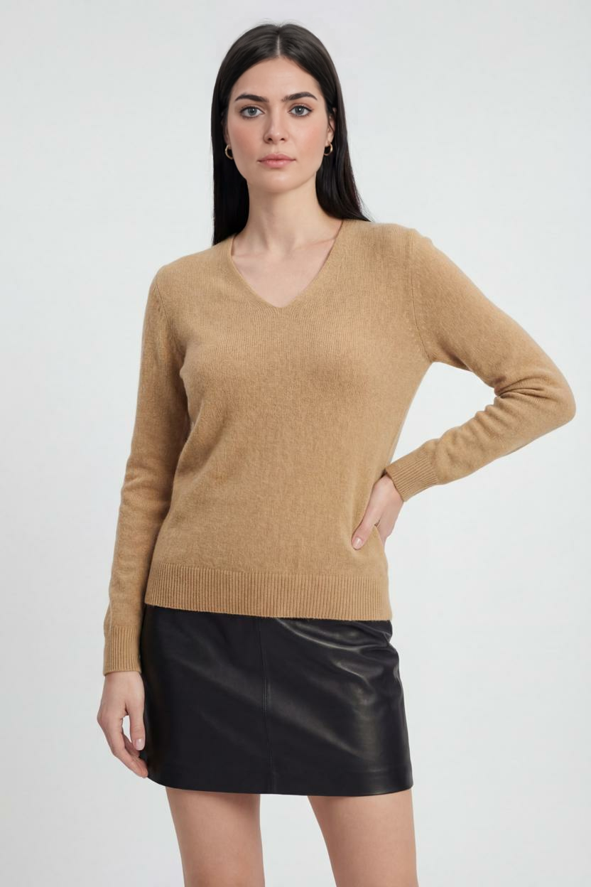 Sweater : Women's Brown V-Neck Sweater in van Vanda Liamo