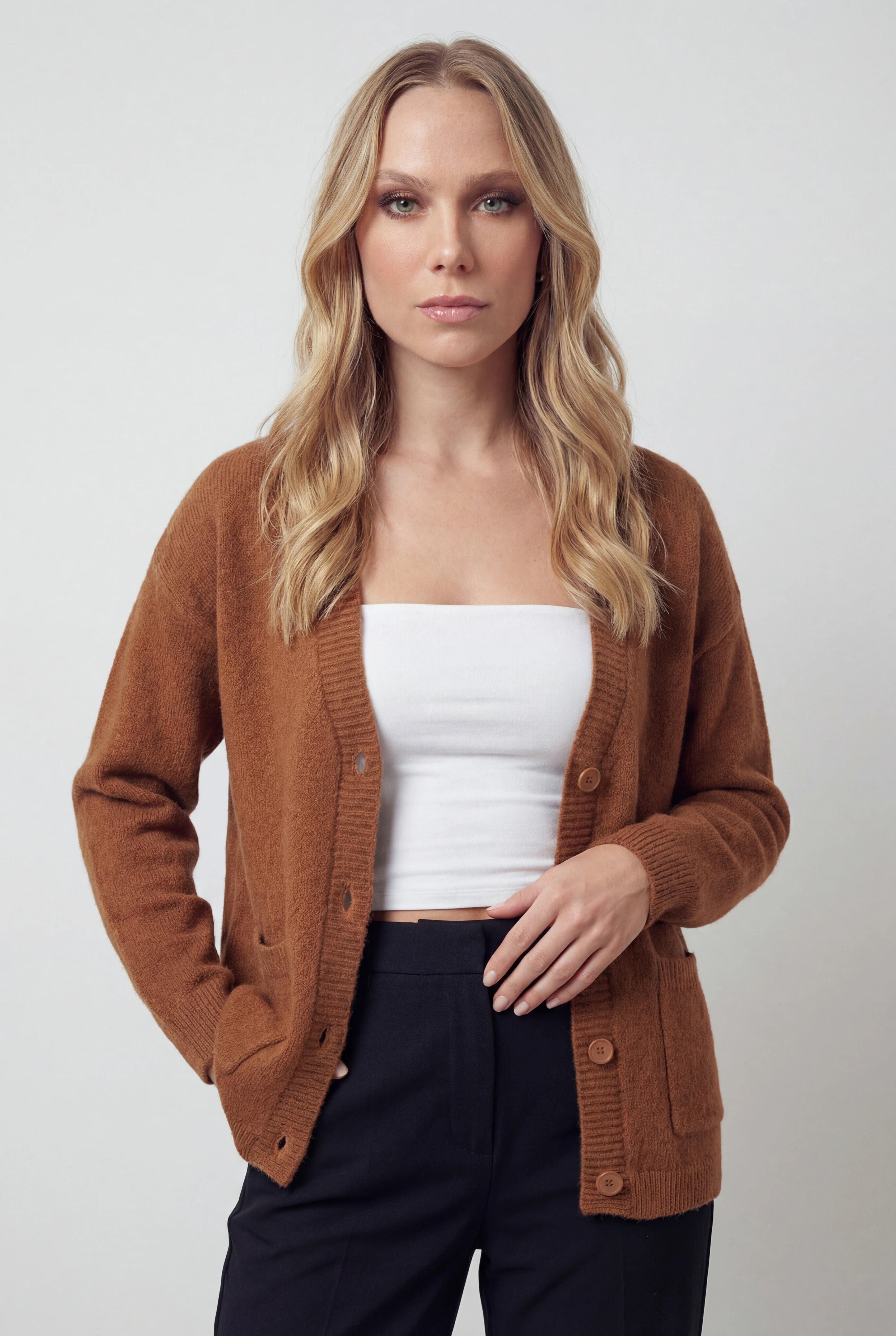Cardigan : Women's Brown V-Neck Knit Cardigan in van Vanda Liamo