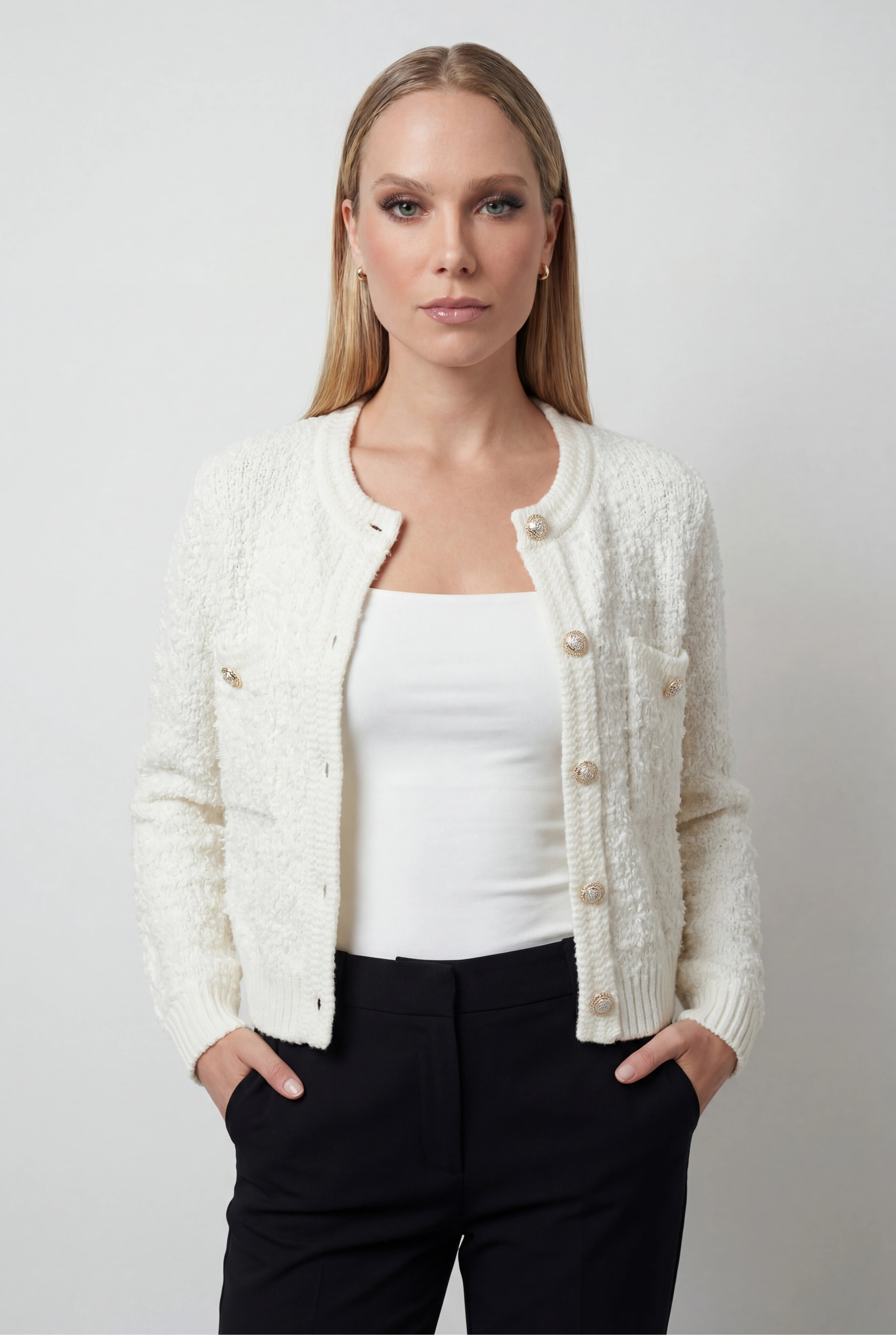 Cardigan : Women's Casual White Knit Cardigan in van Vanda Liamo