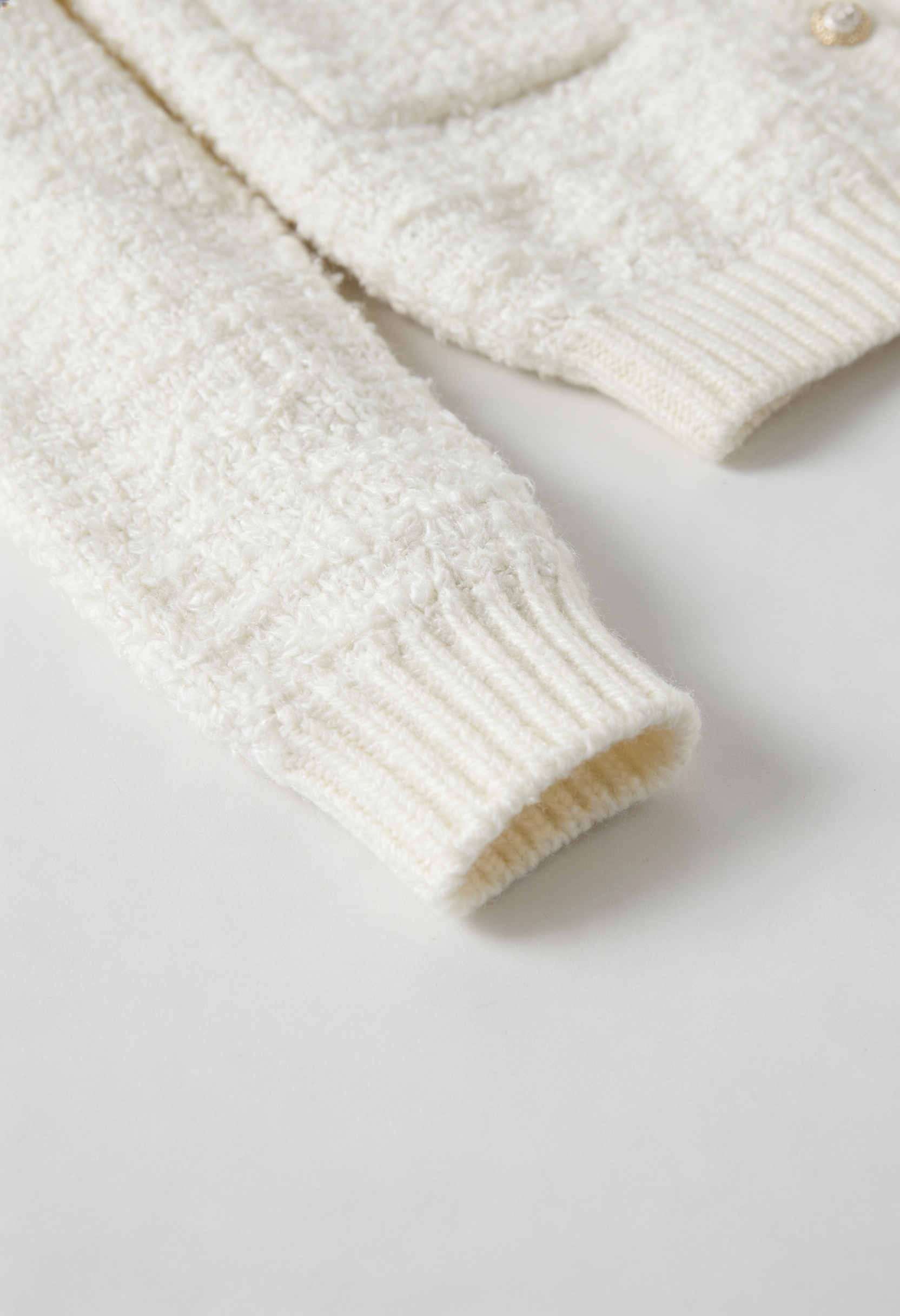 Cardigan : Women's Casual White Knit Cardigan in van Vanda Liamo