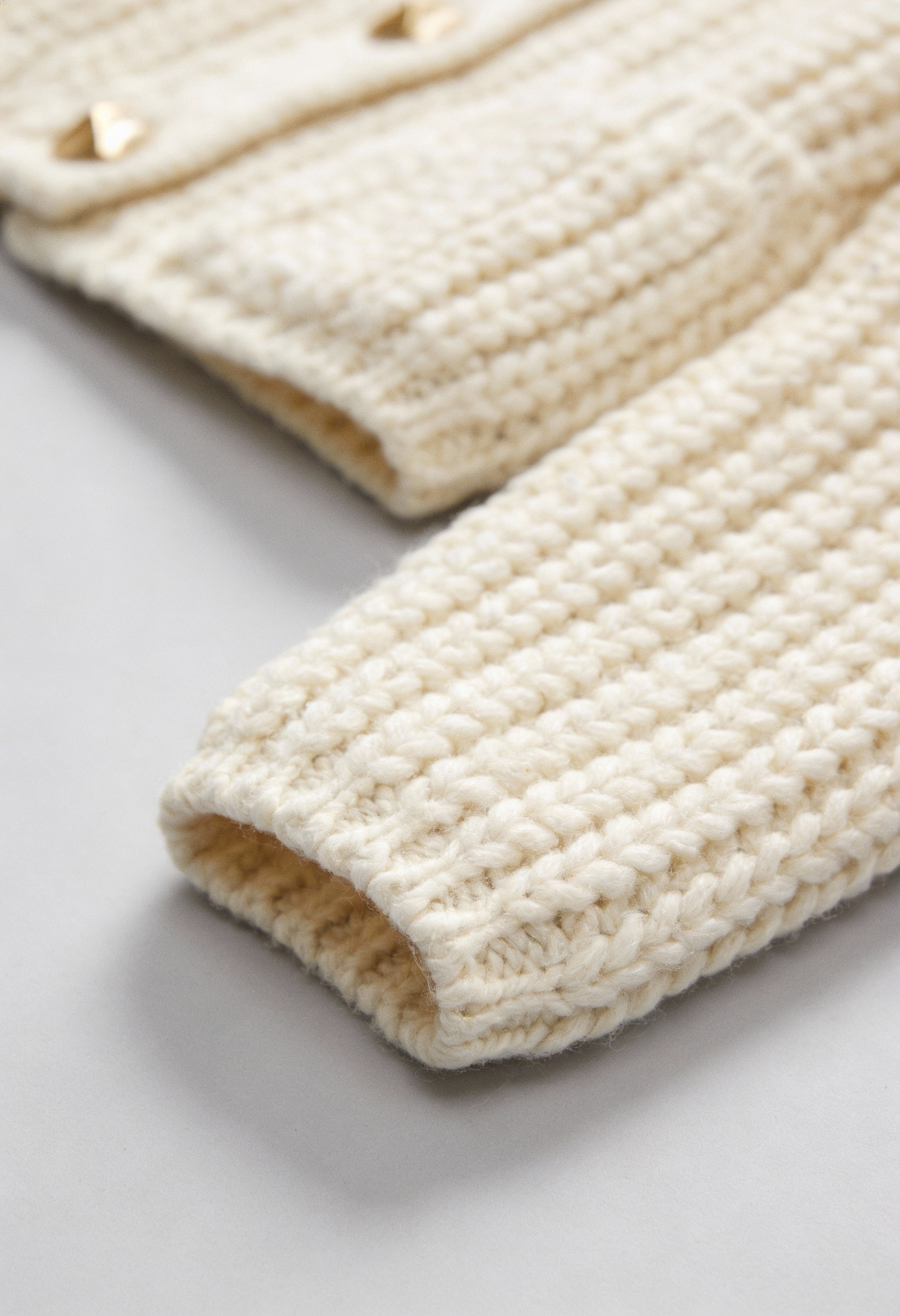 Cardigan : Women's Casual White Knit Cardigan in van Vanda Liamo