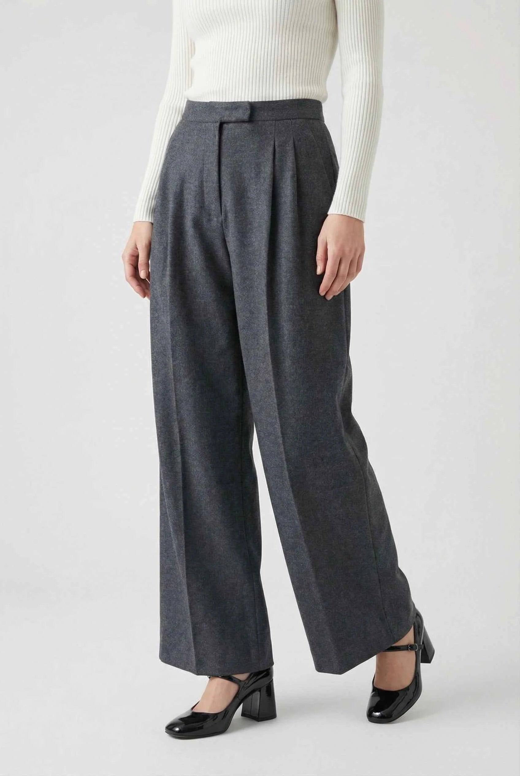 Pants : Women's High-Waisted Gray Pants in van Vanda Liamo
