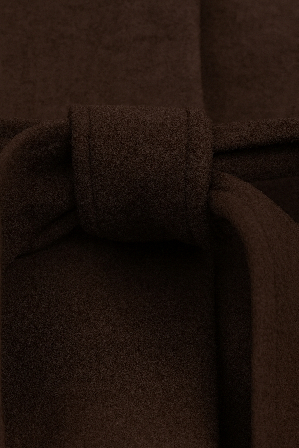 Coat : Women's Long Brown Winter Coat - Crew Neck, Warm & Stylish in van Vanda Liamo