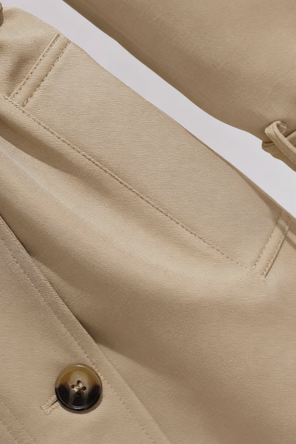 Coat : Women's Classic Khaki Double-Breasted Trench Coat with Belt - Long & Stylish in van Vanda Liamo