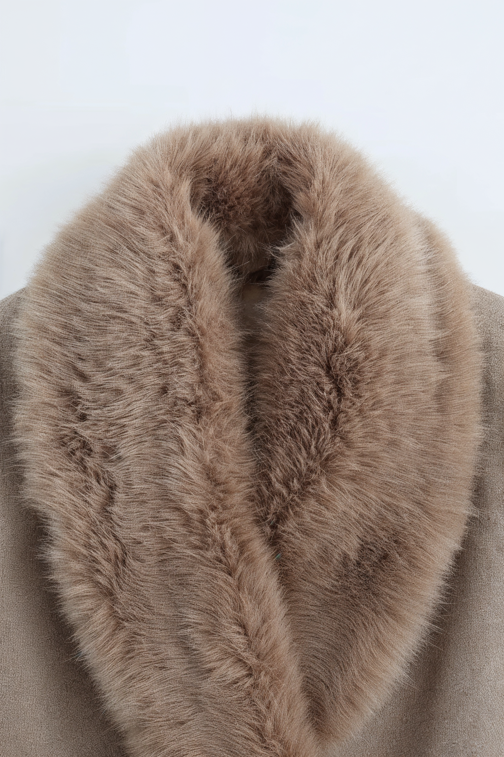 Coat : Women's Khaki Long Faux Fur Collar Winter Coat - Warm & Stylish Outerwear in van Vanda Liamo