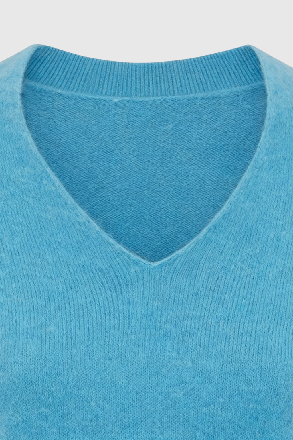 Sweater : Women's Light Blue V-Neck Sweater in van Vanda Liamo