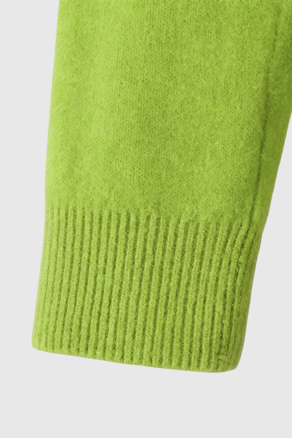 Sweater : Women's Light Green V-Neck Sweater in van Vanda Liamo