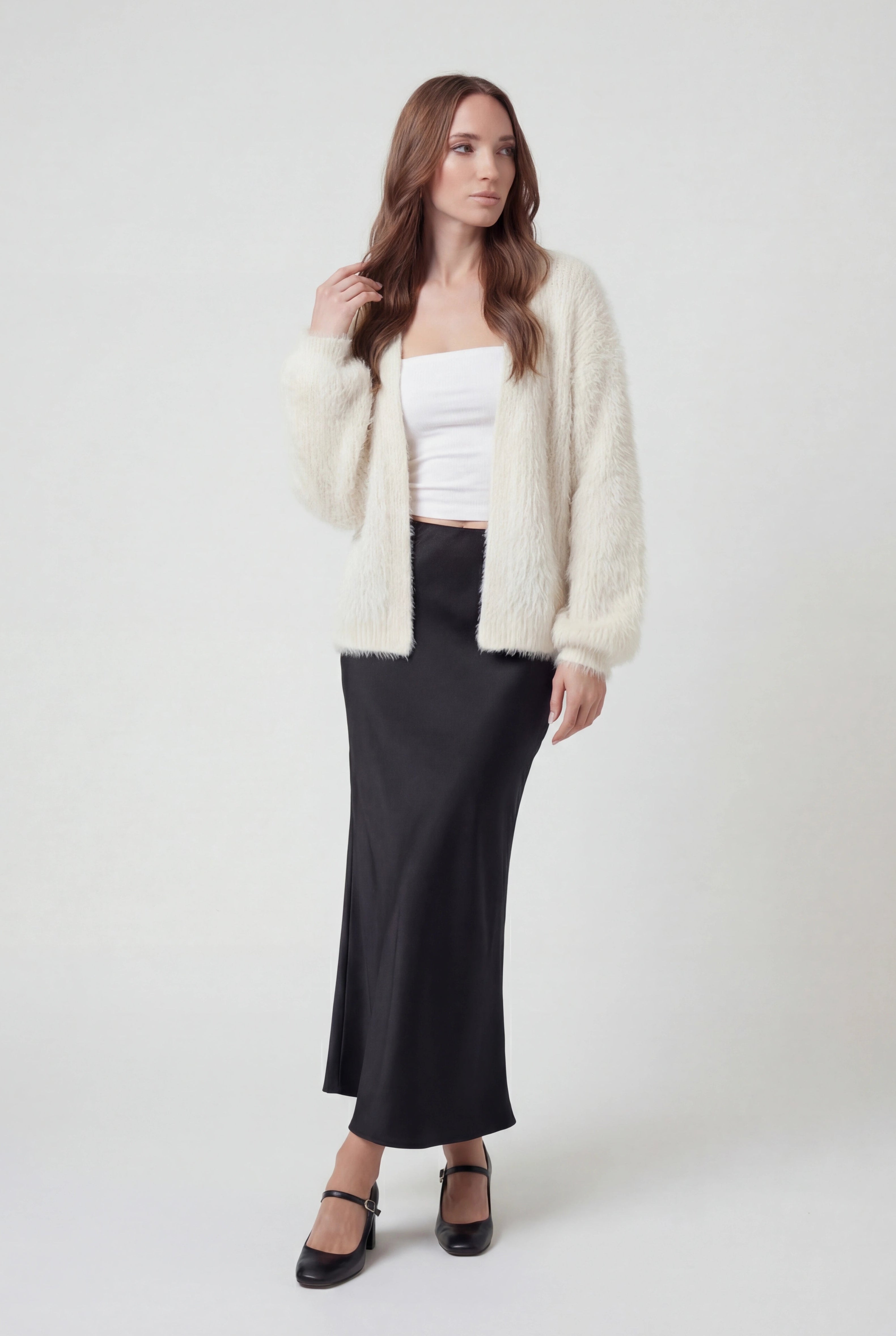 Cardigan : Women's White Knit Cardigan Sweater - Long Sleeve Open Front in van Vanda Liamo
