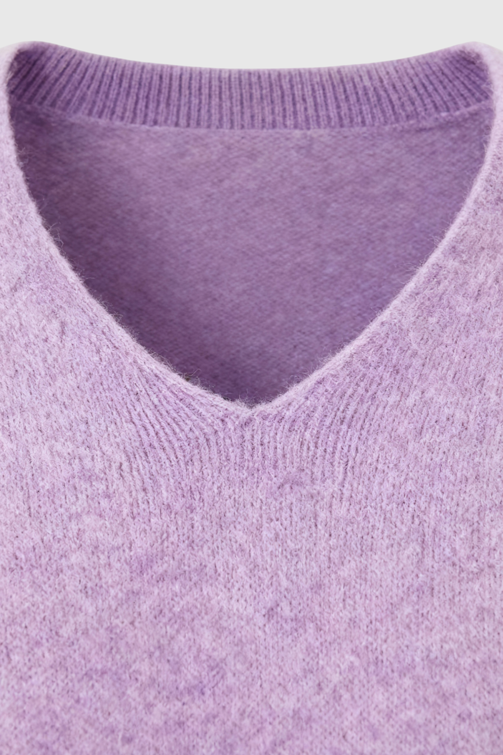 Sweater : Women's Purple V-Neck Sweater in van Vanda Liamo
