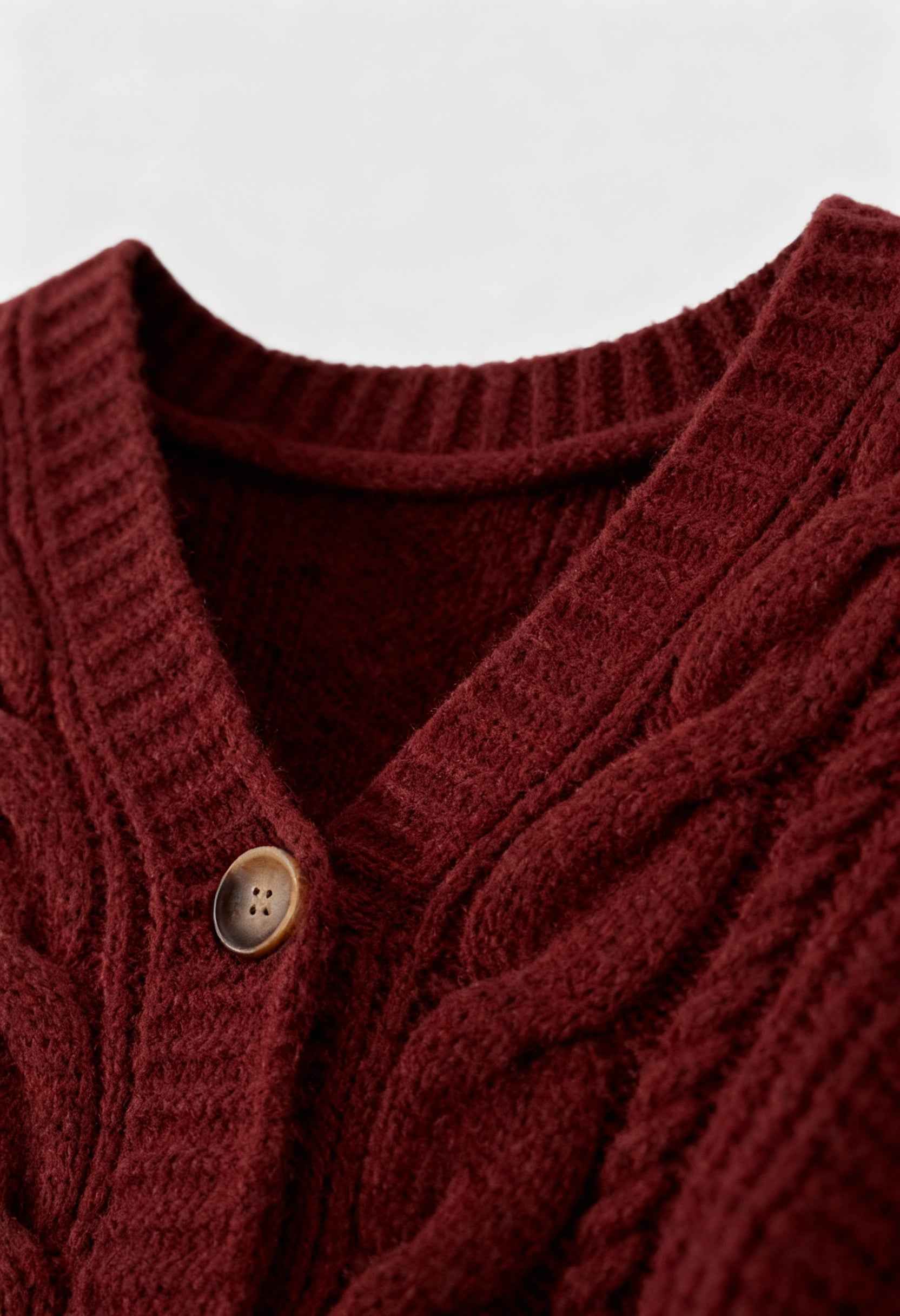 Cardigan : Women's Red V-Neck Knit Cardigan Sweater - Soft & Stylish in van Vanda Liamo