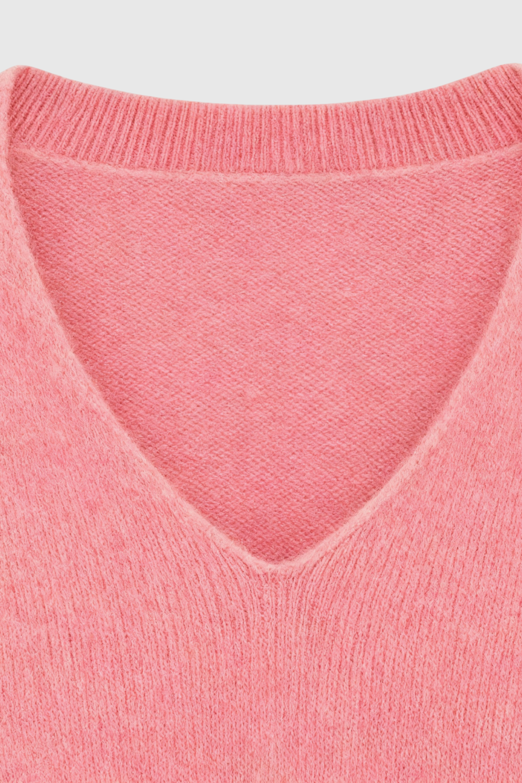 Sweater : Women's Pink V-Neck Sweater in van Vanda Liamo