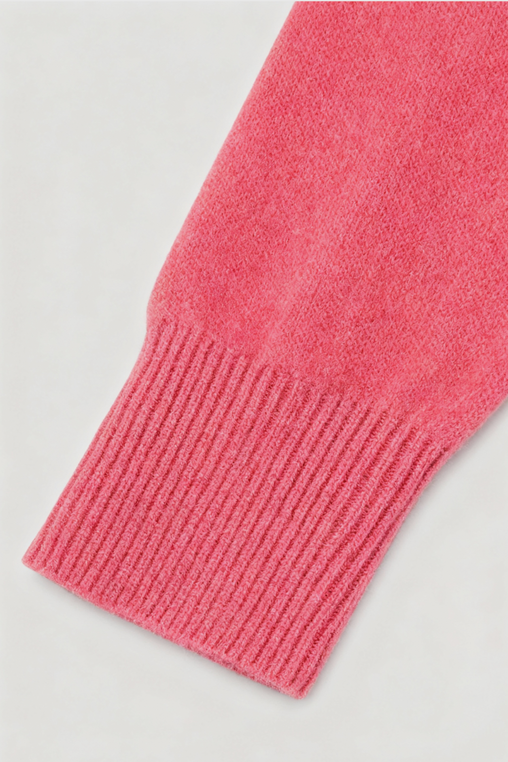 Sweater : Women's Pink Red V-Neck Sweater in van Vanda Liamo