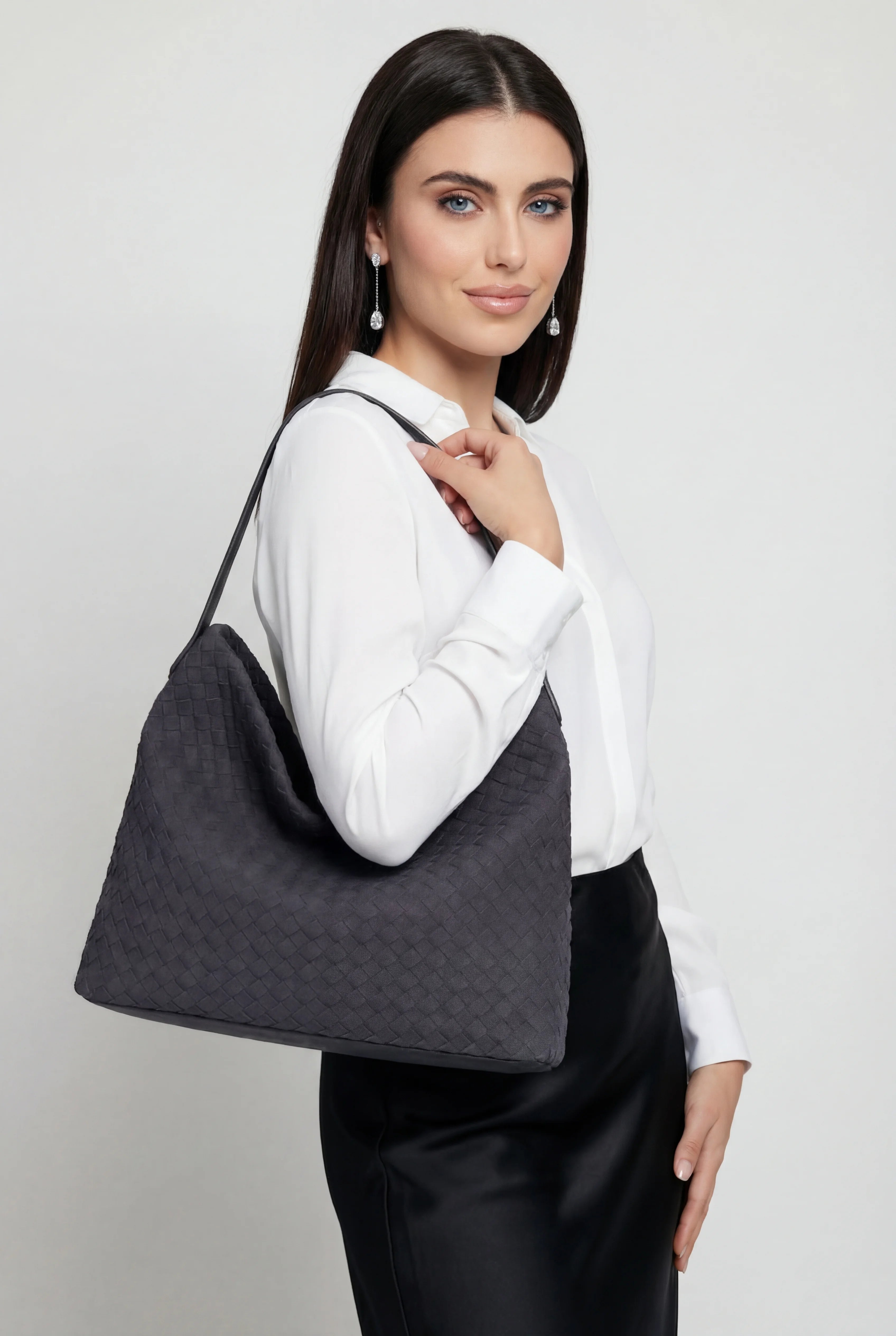 Handbags : Women's Black Soft Suede-Texture Tote Bag, Roomy Design - Premium Quality, Fast Shipping in van Vanda Liamo