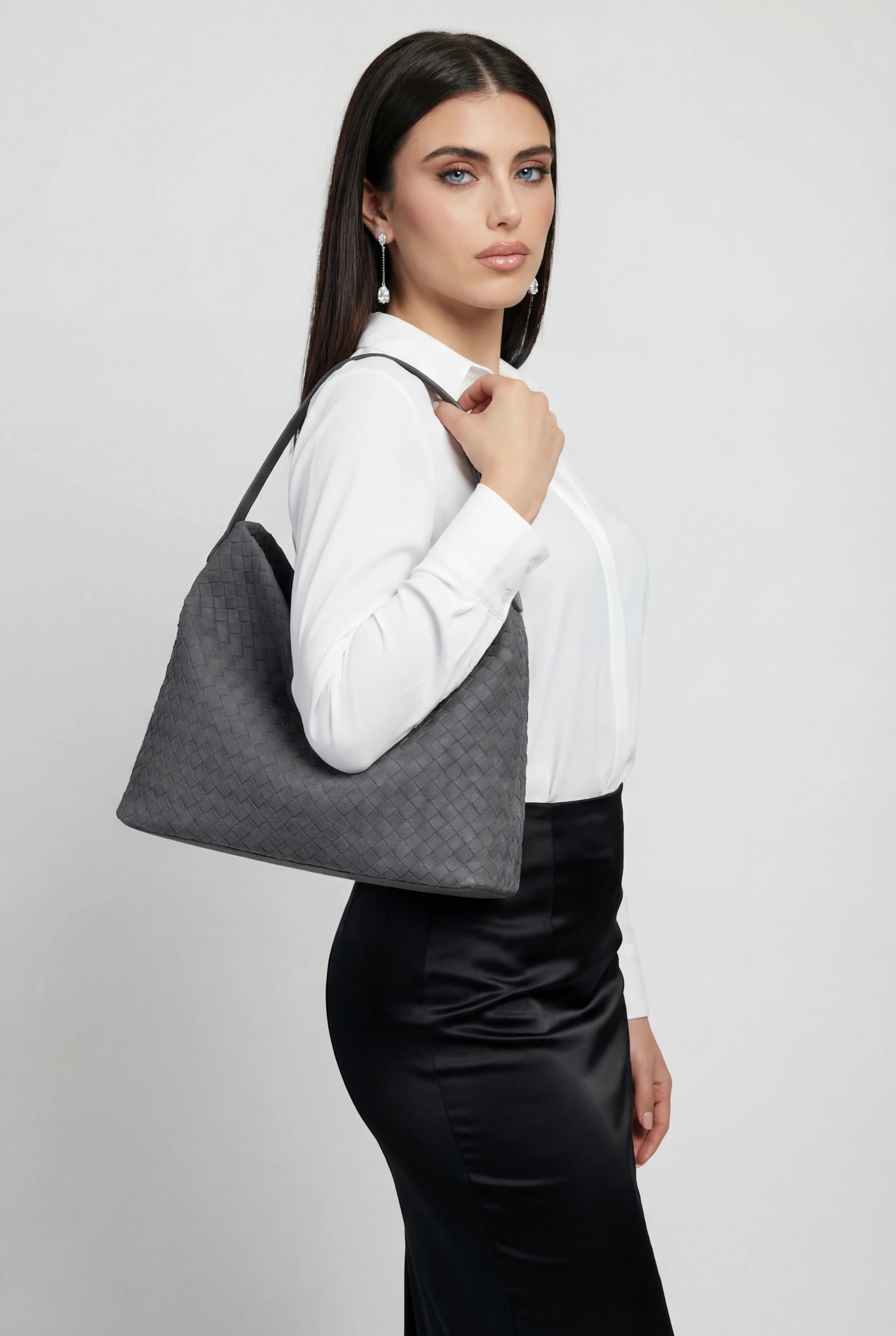 Handbags : Women's Black Soft Suede-Texture Tote Bag, Roomy Design - Premium Quality, Fast Shipping in van Vanda Liamo
