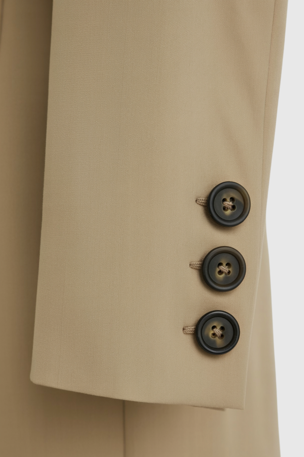 Coat : Women's Slim Fit Beige Blazer Jacket - Lightweight & Stylish in van Vanda Liamo