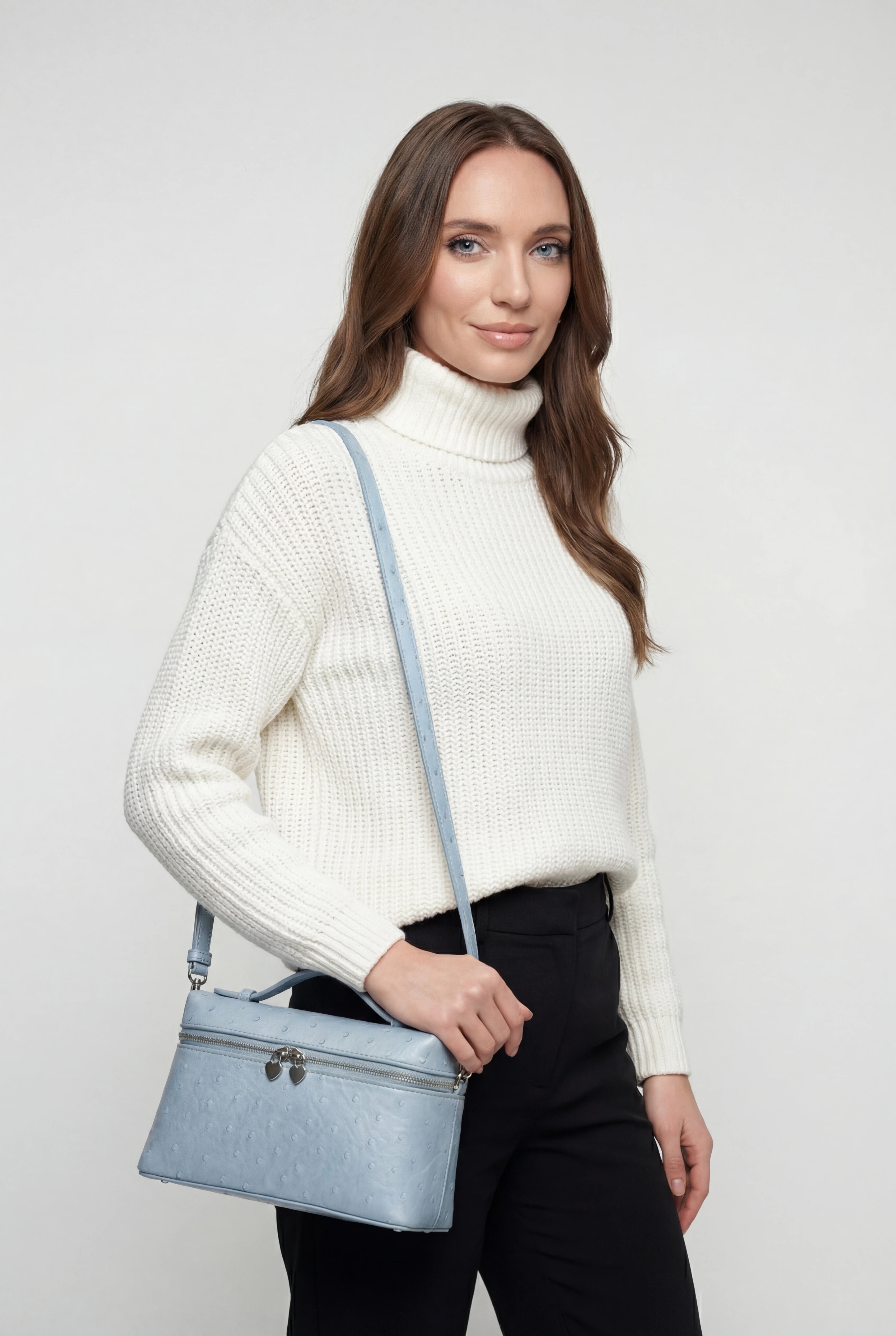 Handbags : Women's Leather Crossbody Bag - Small, Adjustable Strap, Everyday Carry in van Vanda Liamo