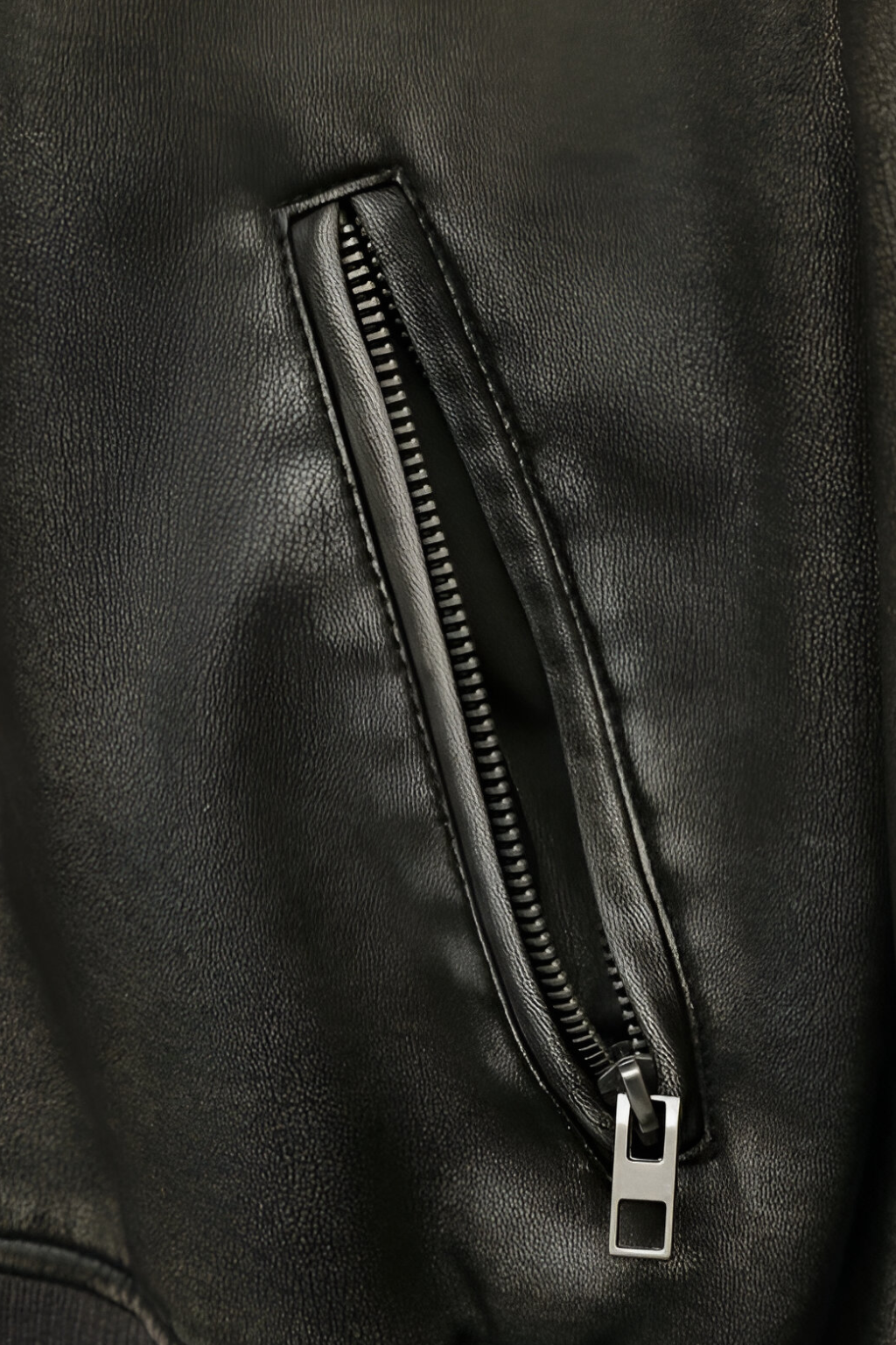 Jacket : Women's Vintage Faux Leather Bomber Jacket - Classic Style, S-XL in van Vanda Liamo