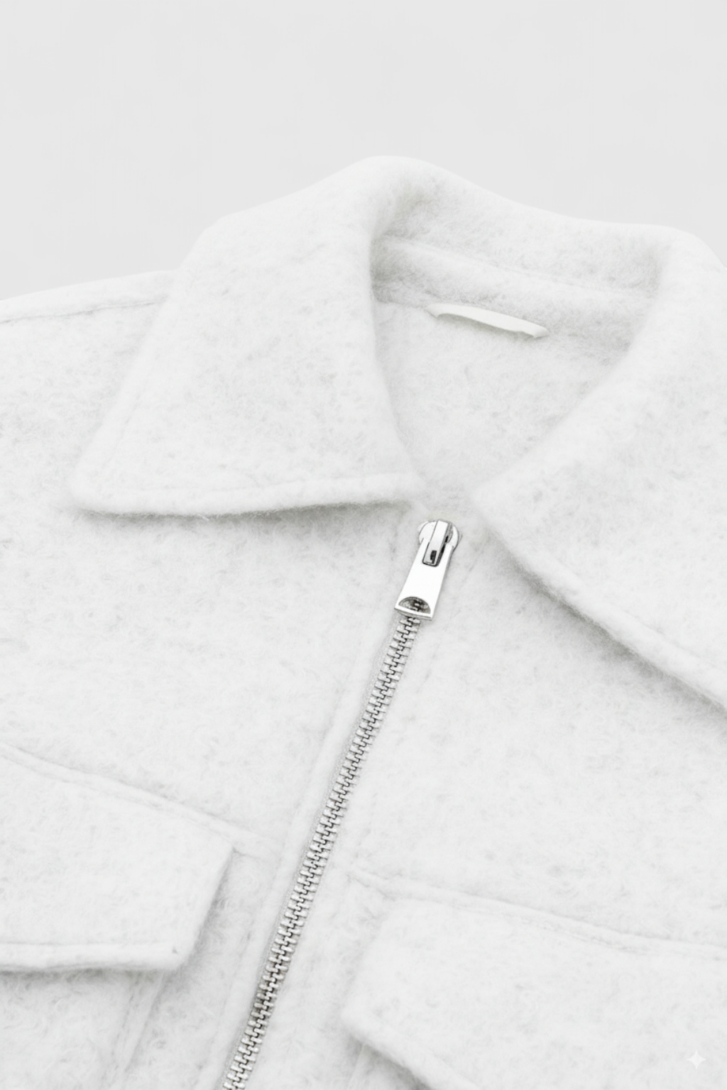 Jacket : Women's White Zip-Up Jacket in van Vanda Liamo
