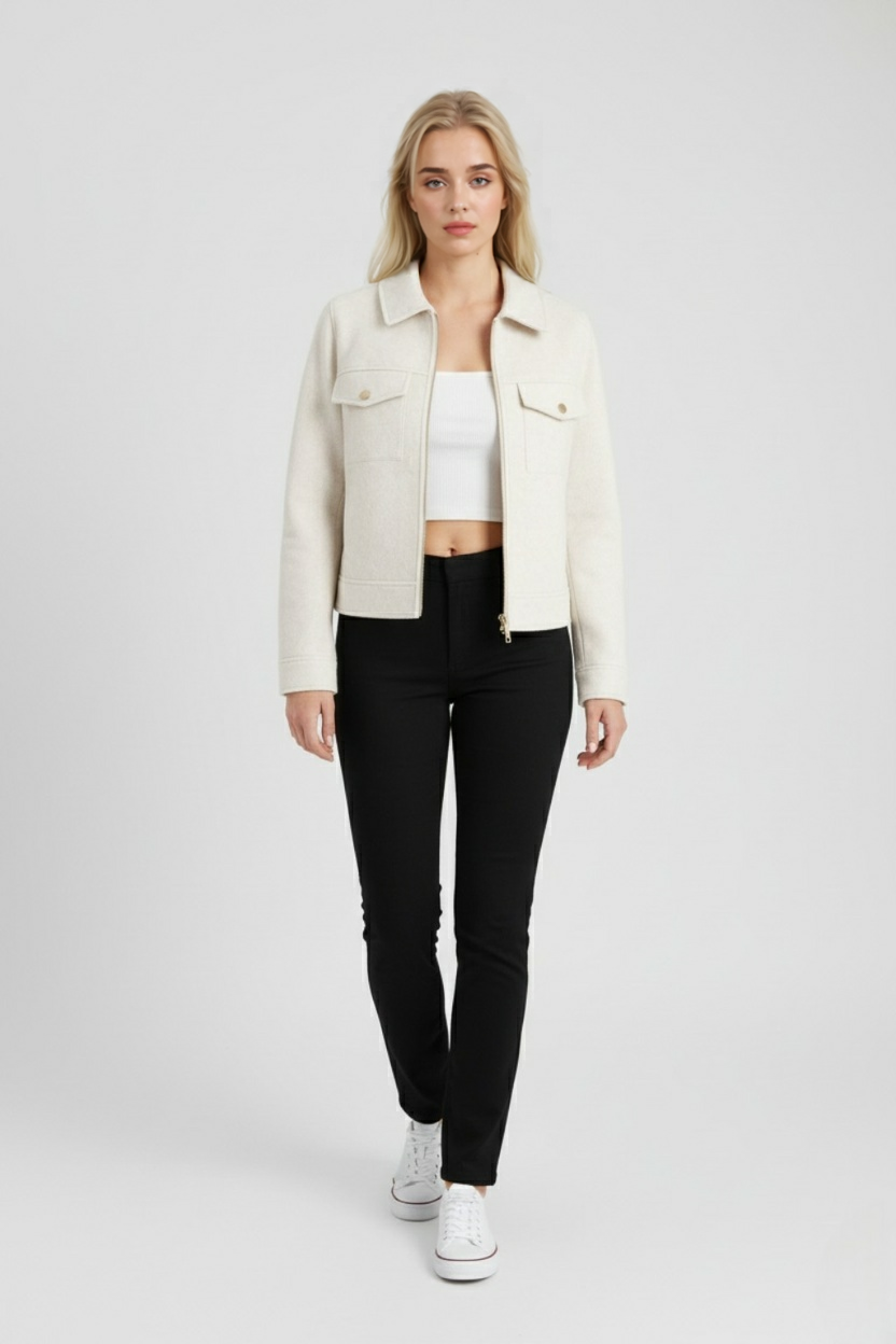 Jacket : Women's White Soft Fleece Zip-Up Jacket - Cozy & Lightweight in van Vanda Liamo
