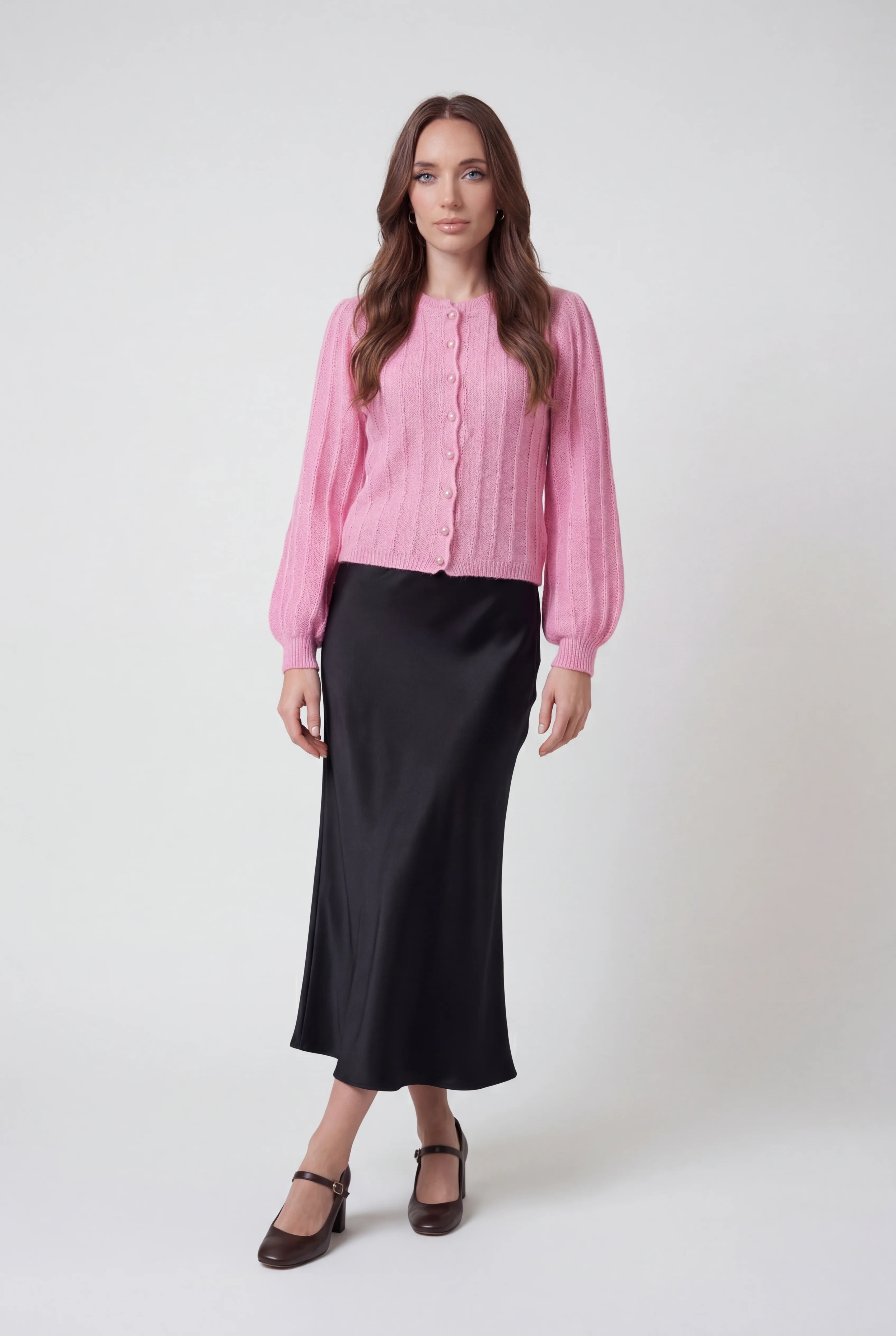 Cardigan : Women's Soft Pink Knit Cardigan in van Vanda Liamo