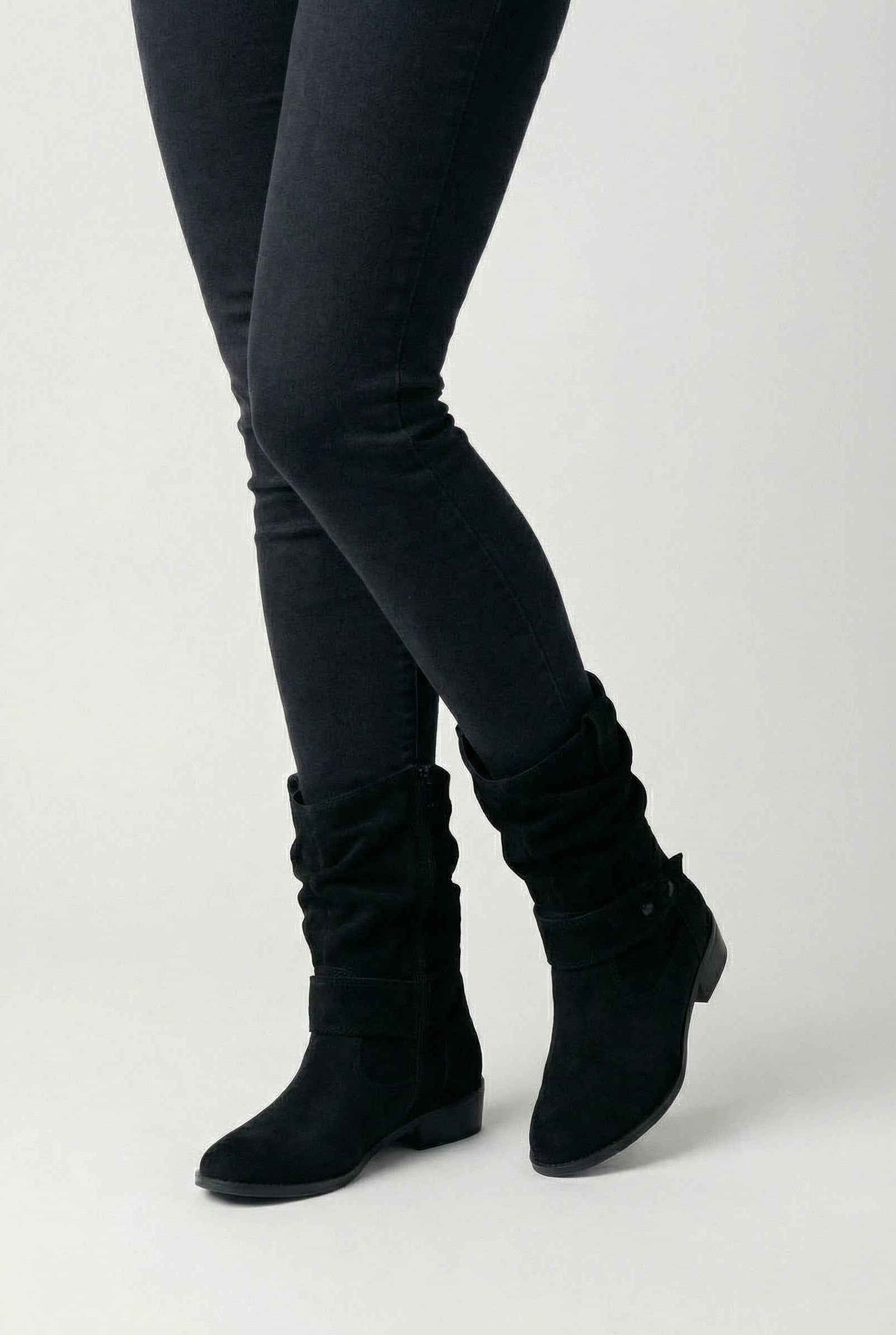 Women's Boots : Women's Black Suede Retro Ankle Boots - Classic Style in van Vanda Liamo
