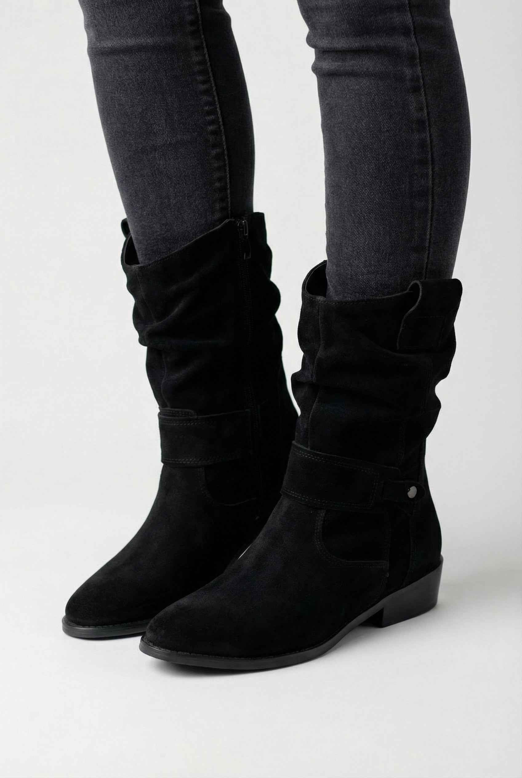 Women's Boots : Women's Black Suede Retro Ankle Boots - Classic Style in van Vanda Liamo