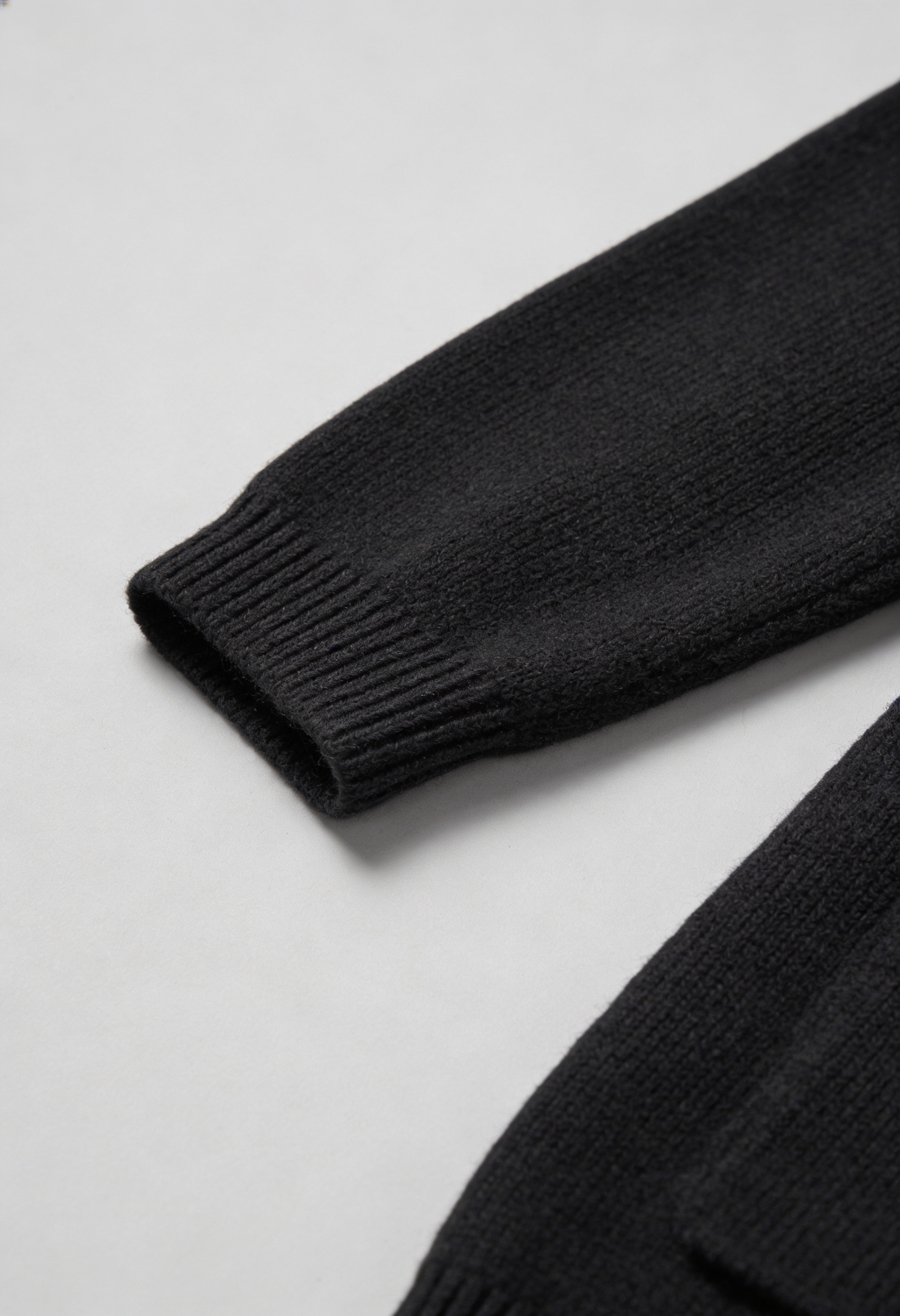 Cardigan : Women's Black V-Neck Knit Cardigan in van Vanda Liamo