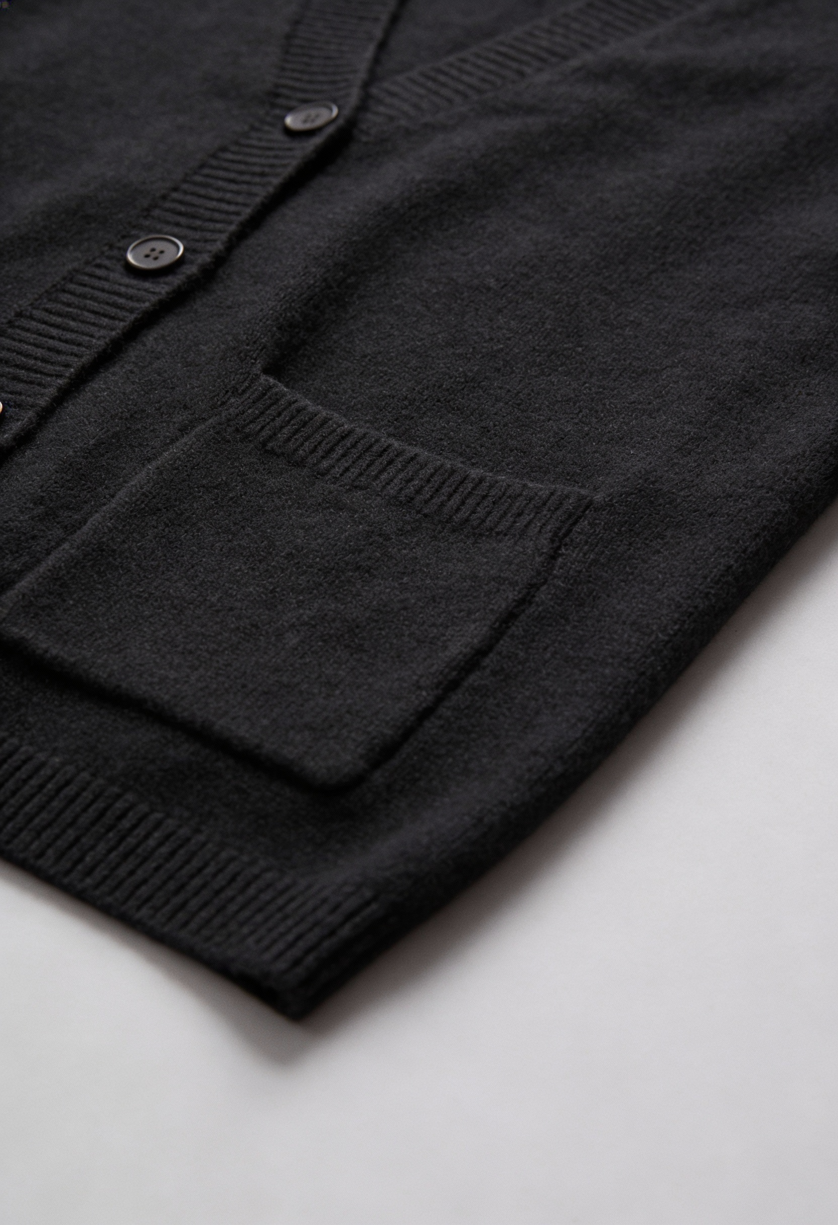 Cardigan : Women's Black V-Neck Knit Cardigan in van Vanda Liamo