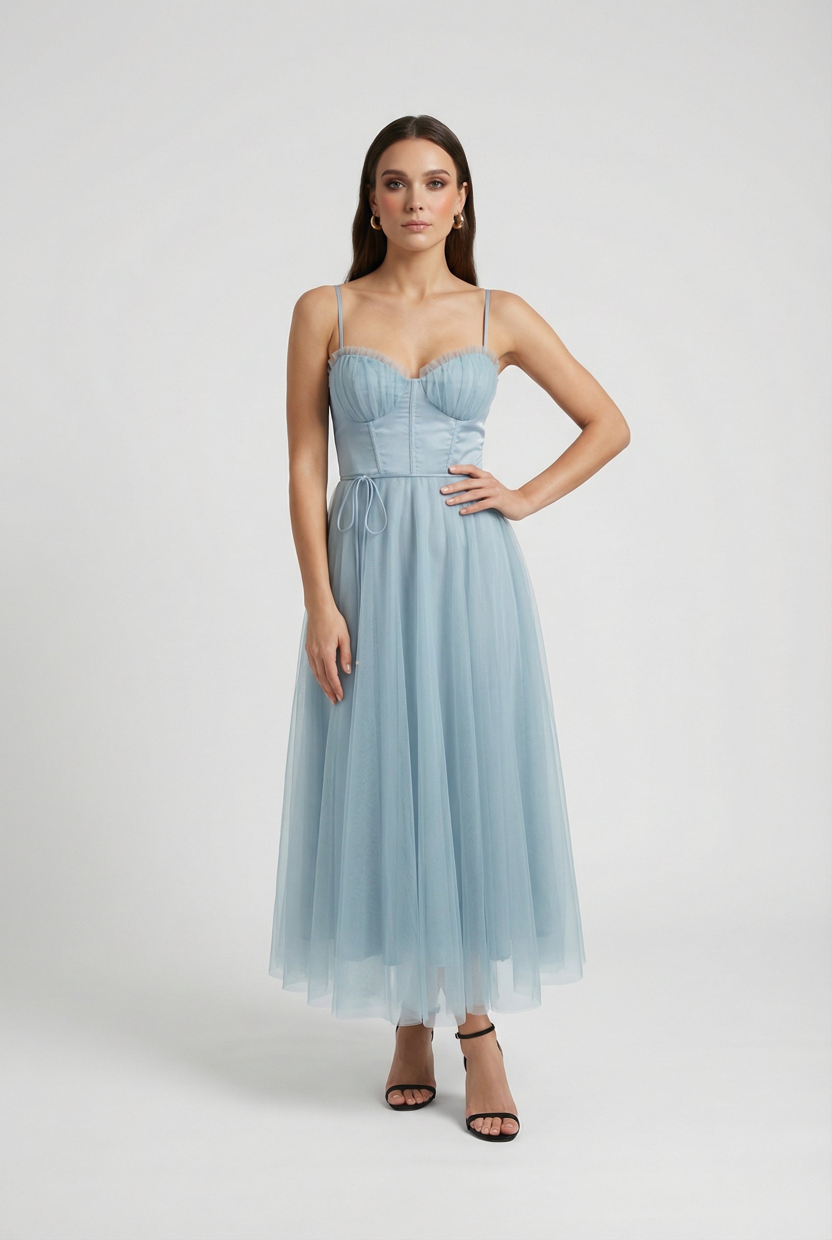 Dresses : Blue Satin Halter Cocktail Midi Dress for Women - Perfect for Parties & Special Occasions in van Vanda Liamo