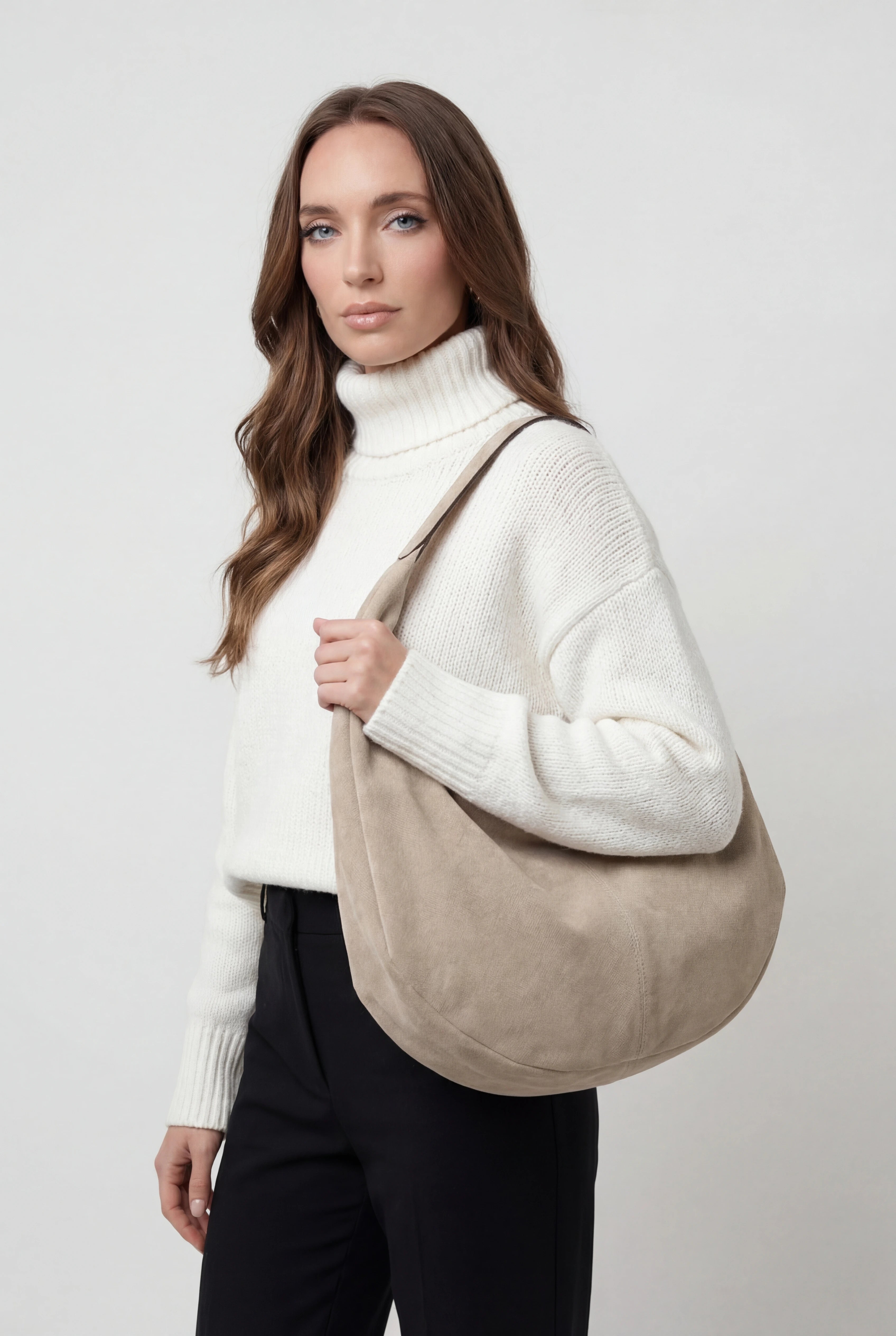 Handbags : Women's Suede Hobo Handbag - Stylish Shoulder Bag for Everyday Use in van Vanda Liamo