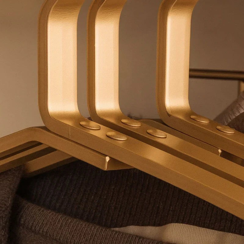 Kleiderbügel : Non-slip Slim Aluminum Hangers in van Vandaliamo