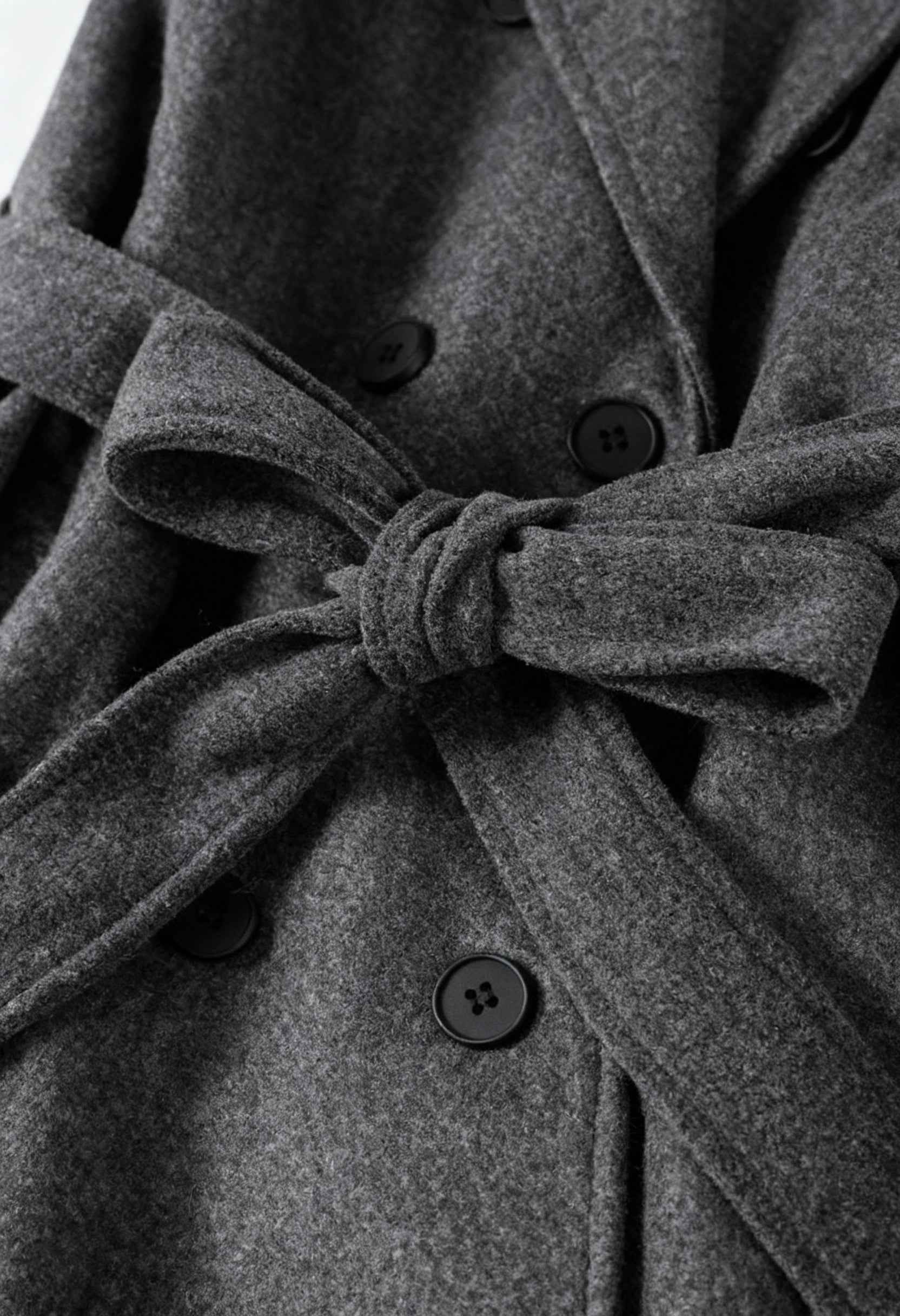 Coat : Women's Long Gray Double-Breasted Trench Coat with Belt in van Vanda Liamo