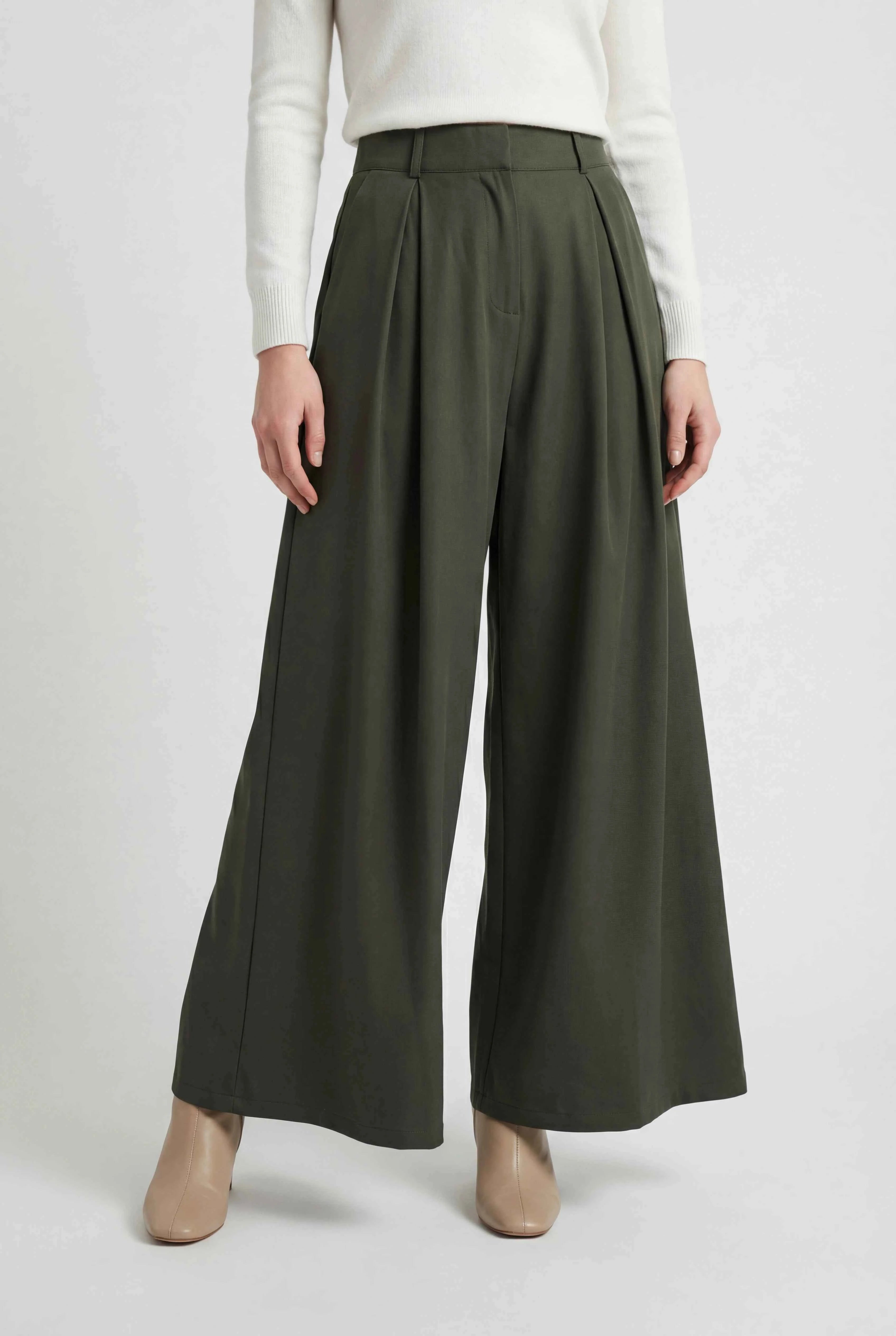 Pants : Women's High-Waisted Wide-Leg Army Green Cargo Pants in van Vanda Liamo